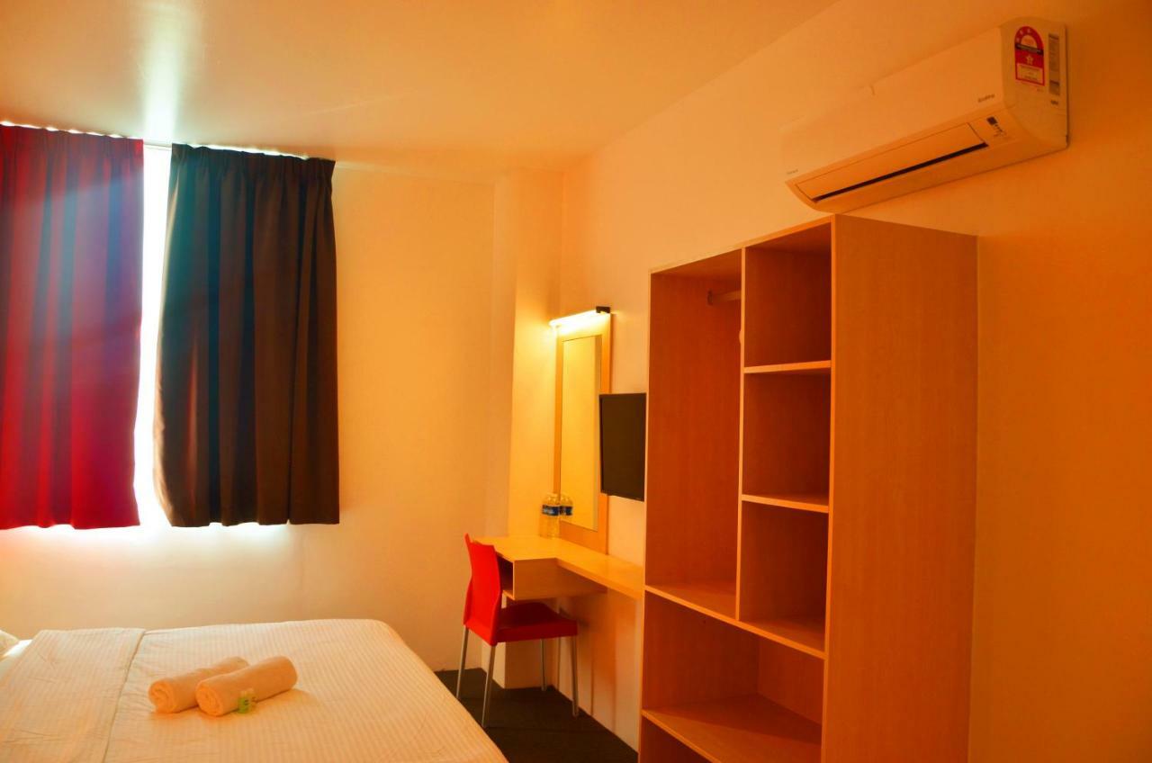 Hotel Jeti Tg Gemok Padang Endau Exterior photo
